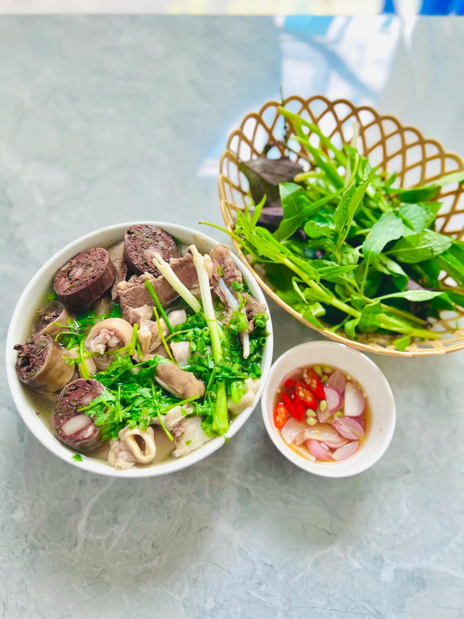 Hình ảnh Bún lòng đặc biệt có tràng 