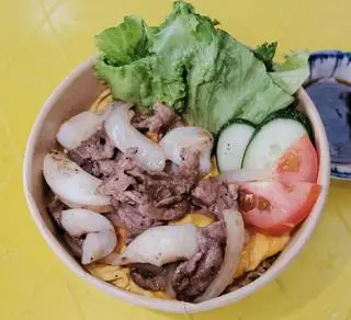 Hình ảnh Cơm chiên bò mực phủ trứng
