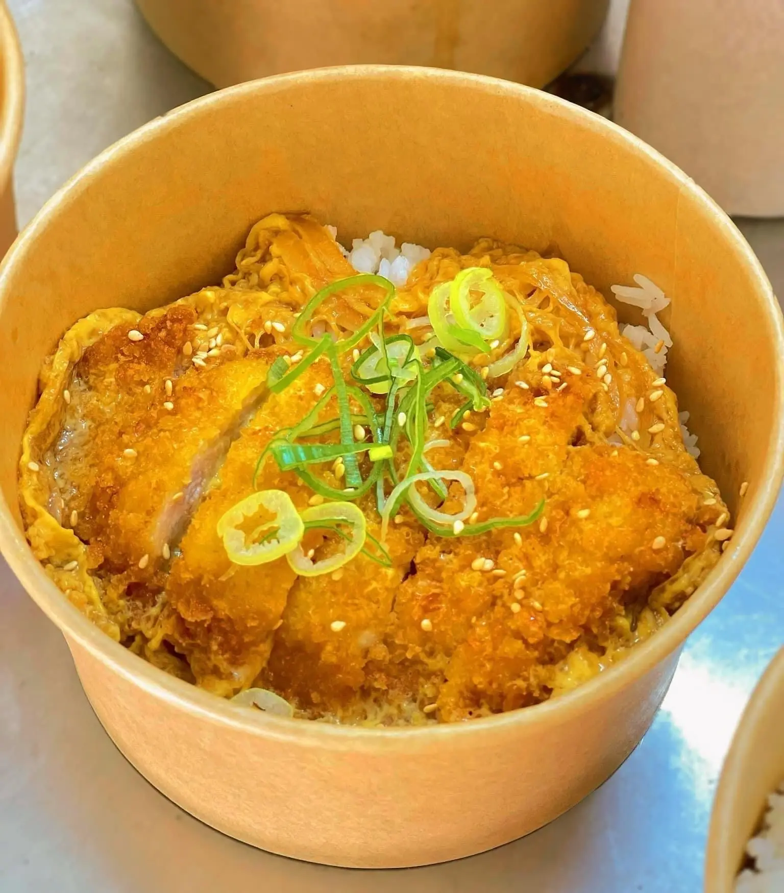 Hình ảnh Cơm Katsudon - Thịt chiên xù với trứng