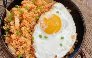 Hình ảnh Cơm chiên 2 trứng ốp la