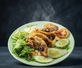 Hình ảnh Cơm ức gà vừa