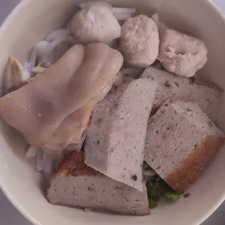 Hình ảnh Bún mọc, chả cá, giò heo