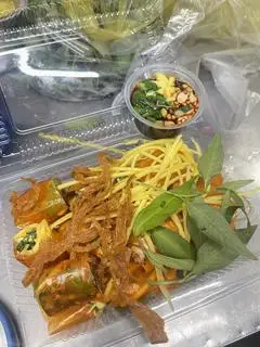 Hình ảnh Bánh tráng cuốn chấm sốt
