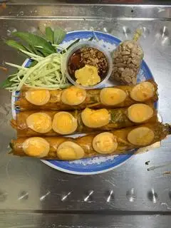 Hình ảnh Bánh tráng cuốn trứng +1 trà nhiệt đới 