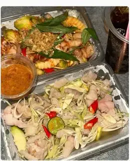 Hình ảnh combo chân gà rút xương sốt thái +chân gà rút xương sả tắc (tặng coca và ly đá)