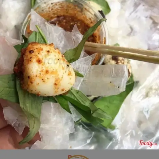 Hình ảnh Bánh tráng chấm muối tắc 5 trứng ( trứng chưa bóc vỏ )