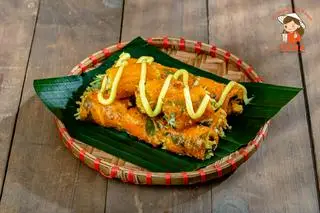 Hình ảnh Bánh tráng cuốn mix 2 loại sốt chấm ( sốt trứng muối  + muối béo )