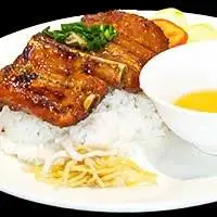Hình ảnh Cơm tấm sườn non nướng bì chả
