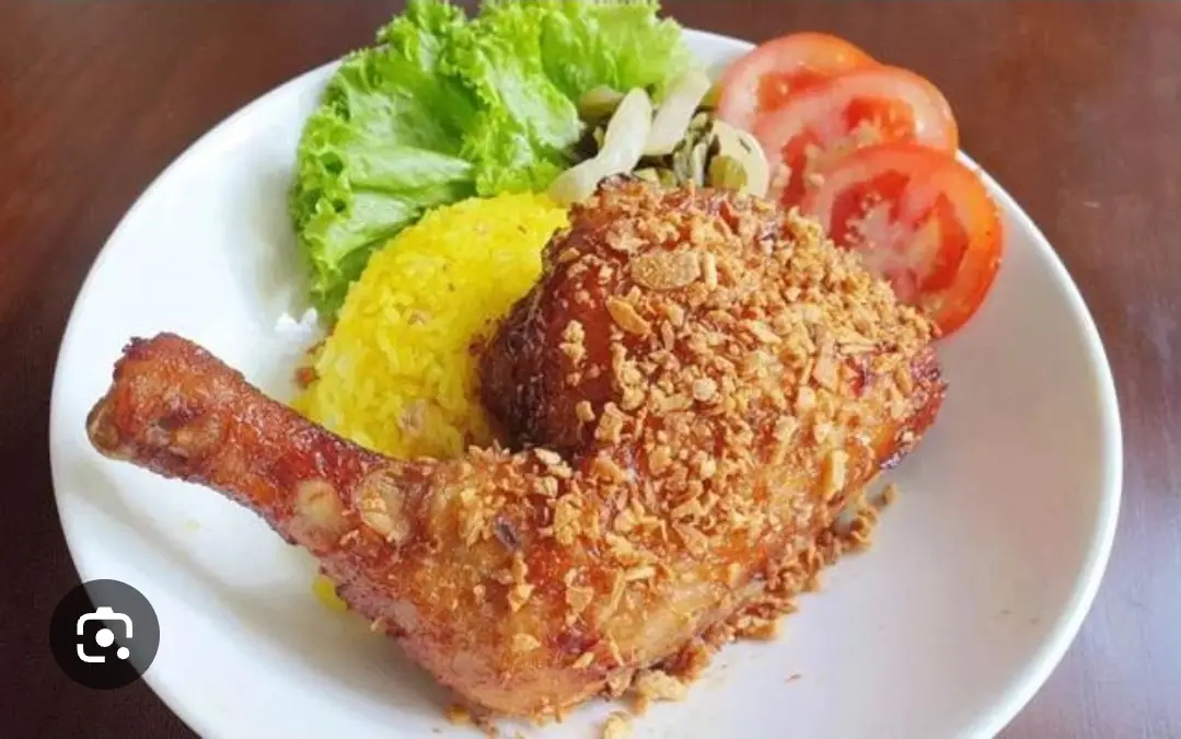 Hình ảnh Cơm Chiên Đùi Gà Góc Tư Mắm Tỏi