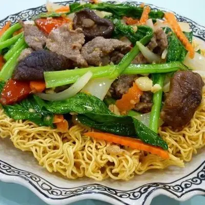 Hình ảnh Mì gói xào bò +trứng ốp la