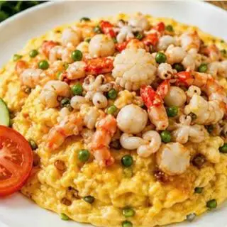 Hình ảnh Mì trộn phủ trứng cá hồi bạch tuộc 