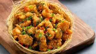 Hình ảnh Sụn gà chiên mắm