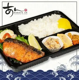 Hình ảnh Cơm hộp cá hồi nướng muối /Grilled salmon Bento Box
