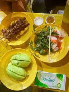 Hình ảnh 5 xiên thịt heo 2 bánh bao phô mai 