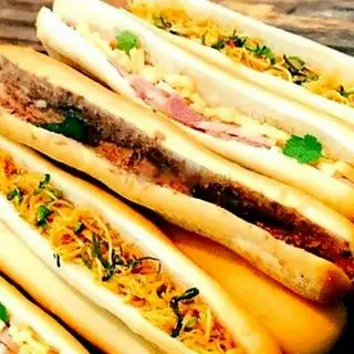 Hình ảnh Combo bánh mì que - ly trà đào