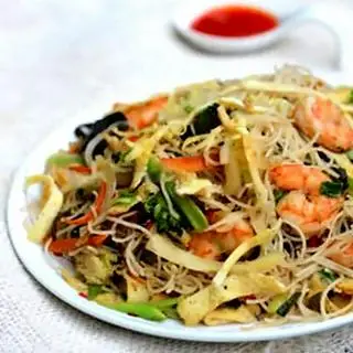 Hình ảnh Bún gạo xào bò cải