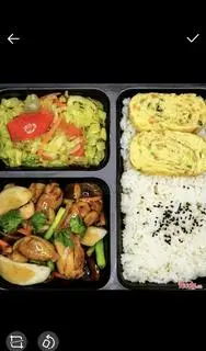 Hình ảnh Cơm Đùi Gà Sốt Nấm