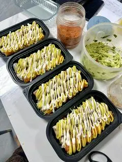 Hình ảnh Bánh tráng cuốn bơ xuất lớn