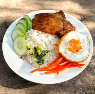 Hình ảnh Cơm tấm sườn trứng