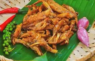 Hình ảnh cơm thập cẩm+ cá cơm chay