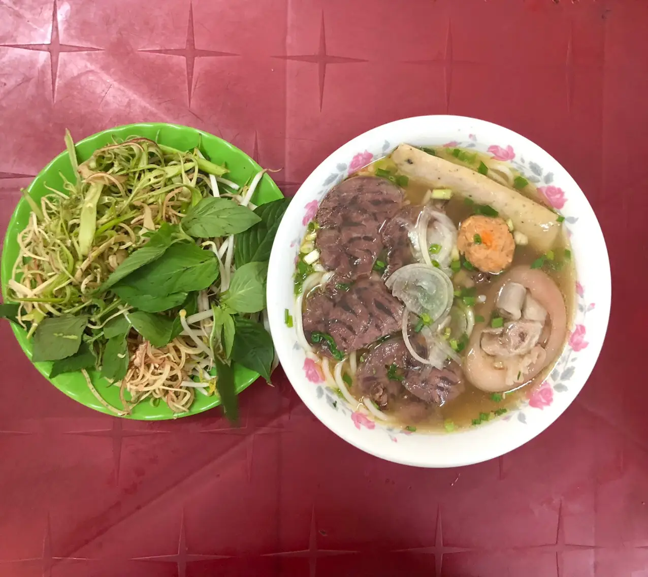 Hình ảnh Bún bò Huế đặc biệt - có giò