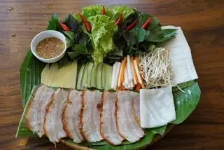 Hình ảnh Bánh tráng cuốn heo quay