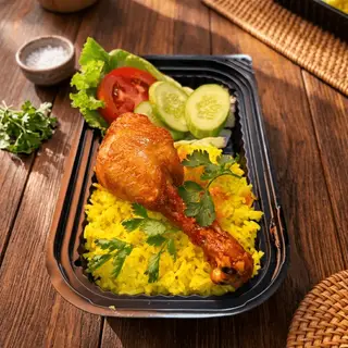 Hình ảnh Cơm đùi gà sốt mắm tỏi