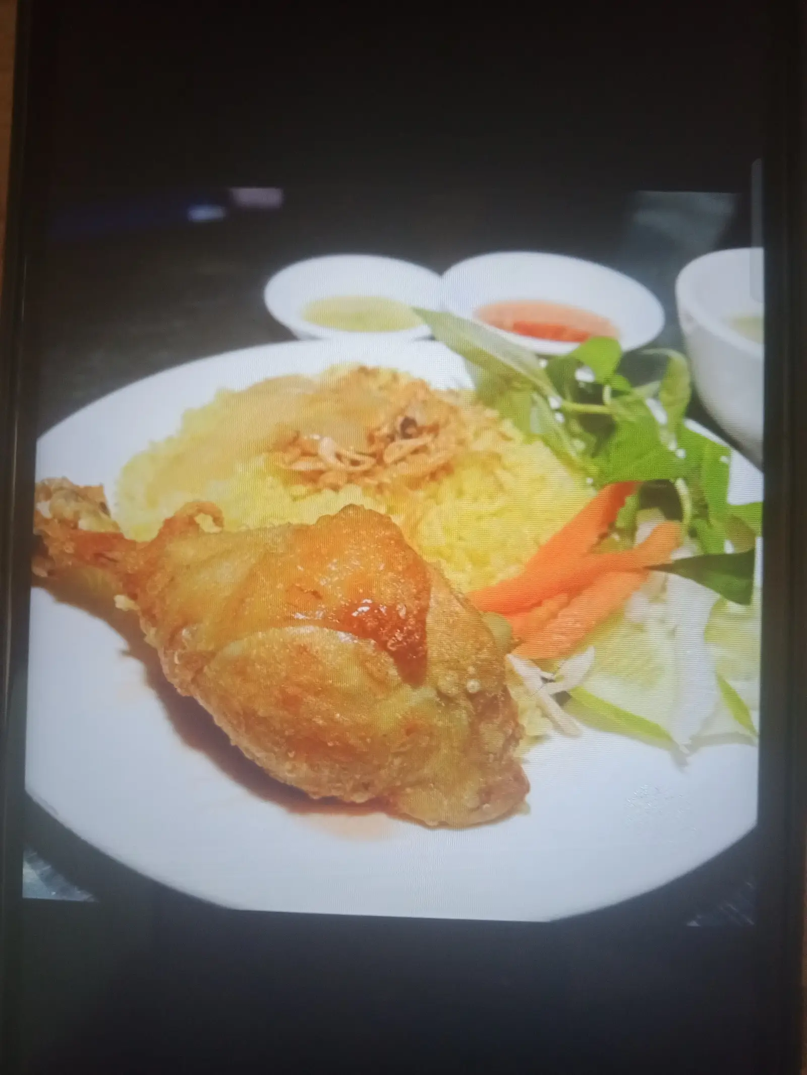 Hình ảnh cơm gà chiên mắm