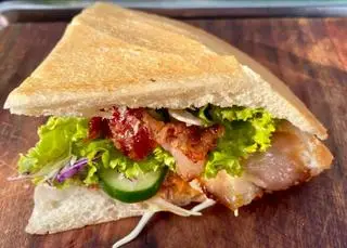 Hình ảnh BÁNH MÌ KEBAB  thịt nướng phô mai