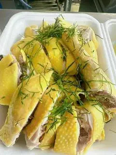 Hình ảnh GÀ HẤP LÁ CHANH 1/2 CON CHẶT SẴN 