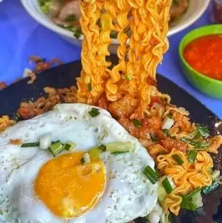 Hình ảnh Mì trộn Trứng Ốp La