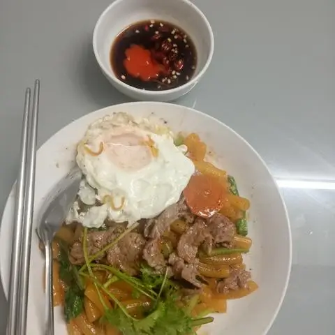 Hình ảnh Nui xào bò trứng