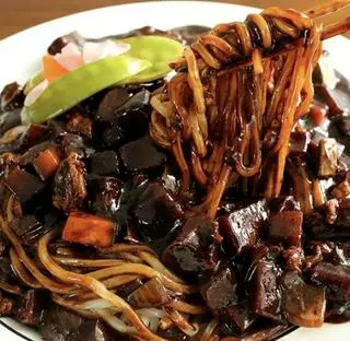Hình ảnh Mì sốt tương đen