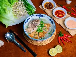 Hình ảnh Hủ tiếu giò heo - chả cá