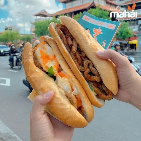 Hình ảnh Combo 1 - Bánh mì chả cá, ốp la đặc biệt kèm 1 ly trà chanh ly lớn
