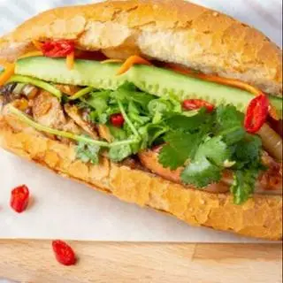 Hình ảnh Bánh mì thịt heo chiên