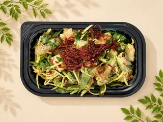 Hình ảnh Bánh tráng cuộn lắc muối bò