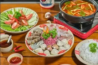 Hình ảnh Lẩu hải sản 3-4 người ăn
