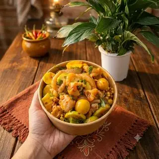 Hình ảnh Mix Đặc Biệt Sốt Thái Size L (Chân gà rút xương, trứng non lòng đào, sứa)