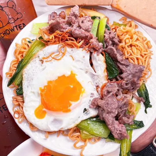 Hình ảnh Mì trộn (bò + trứng)