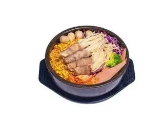 Hình ảnh Mỳ lẩu Thái cuộn nấm