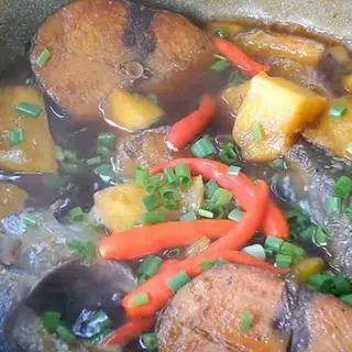 Hình ảnh Cơm cá ngừ kho thơm 