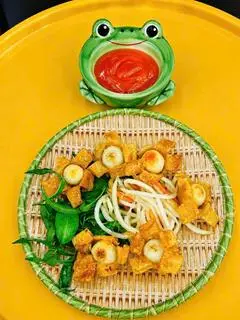 Hình ảnh Hoành thánh trứng cút hình hoa