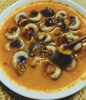 Hình ảnh Ốc mở sốt bơ cay kèm bắp và bánh mì 