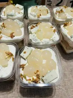 Hình ảnh Bánh olong nhãn lài (hộp nhựa)