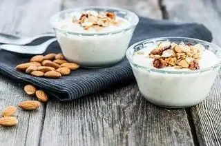 Hình ảnh Sữa chua hạnh nhân 