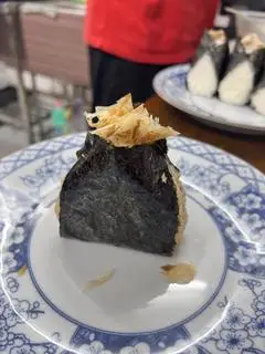 Hình ảnh Okaka Onigiri - cơm nắm cá bào