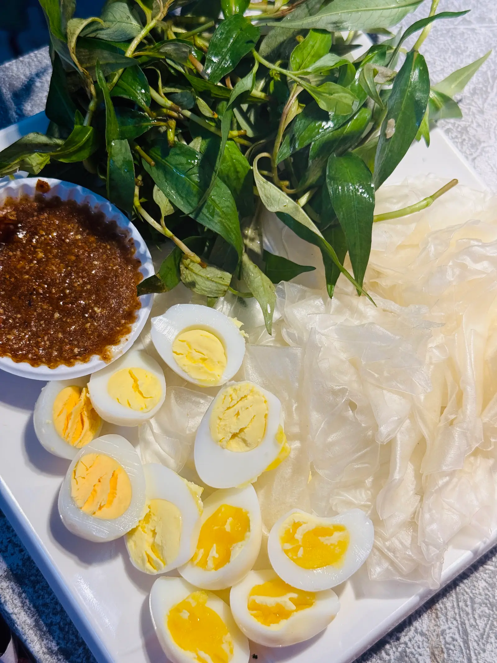 Hình ảnh Bánh tráng chấm muối gánh tuổi thơ