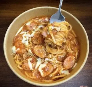 Hình ảnh Mì Pate Xúc Xích Hun Khói Phomai