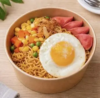 Hình ảnh Mì Trộn Đặc Biệt Trứng - 1 Cây Xúc xích 1 Vắt 